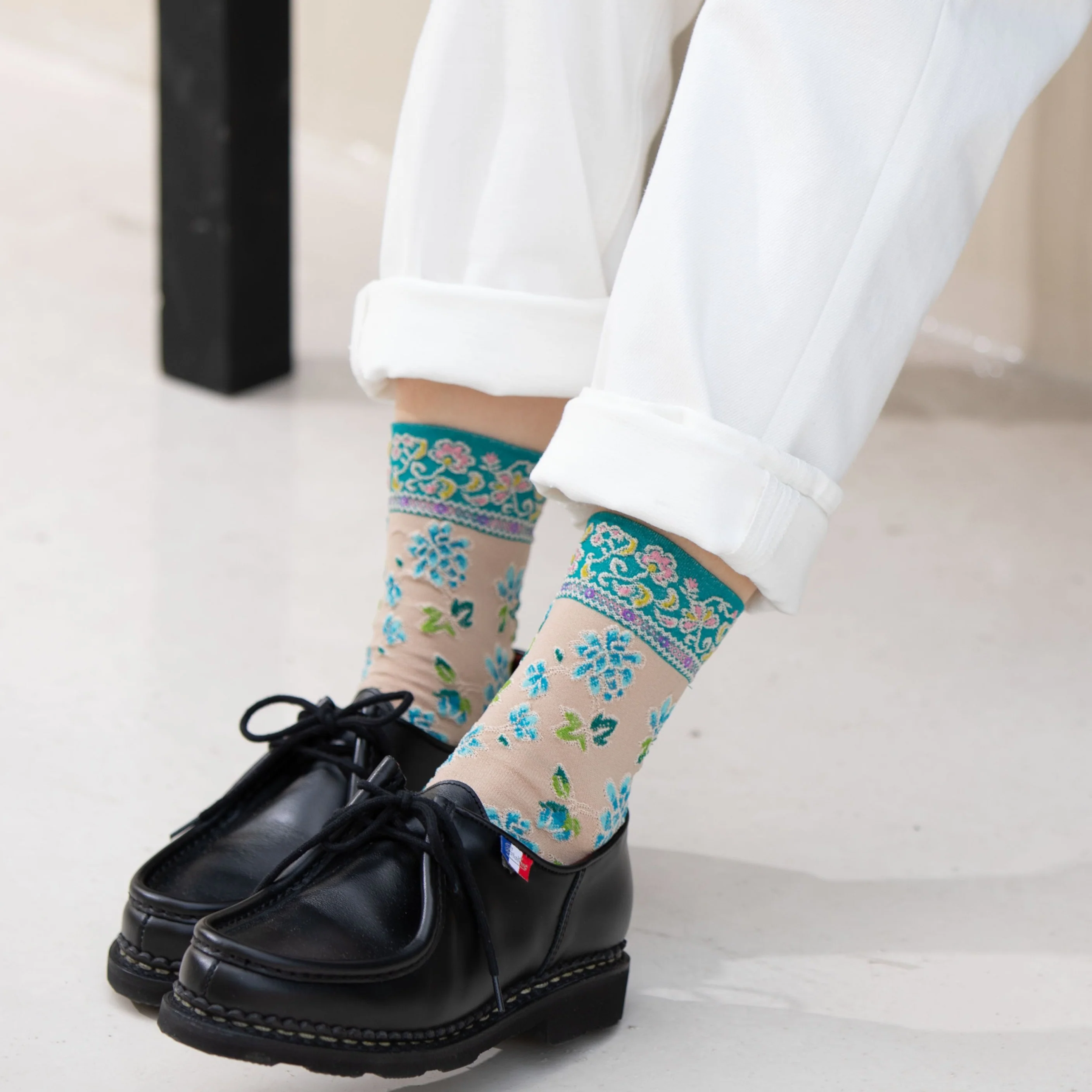 011132358 Float Oriental Flower Low Crew Socks - Image 15