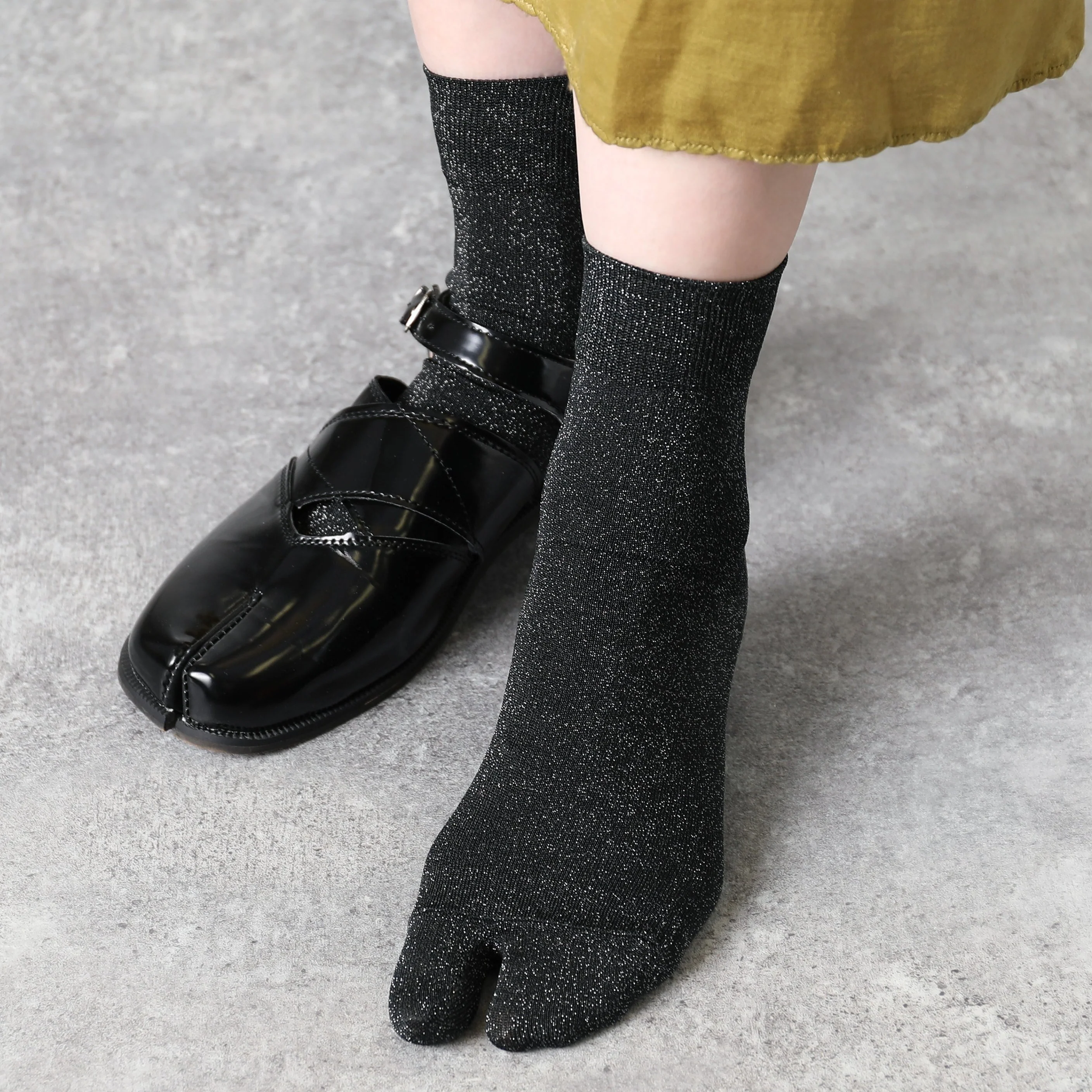 011132662 Fine Sparkly Tabi Low Crew Socks - Image 4