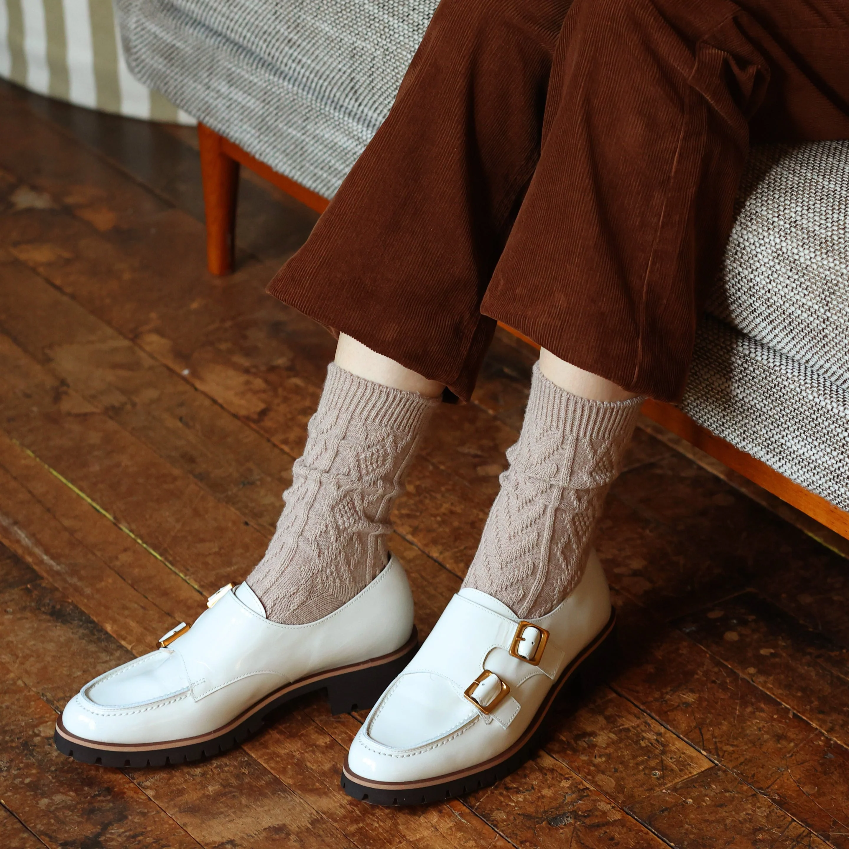 011141267 Wool Diamond Cable Crew Socks - Image 3